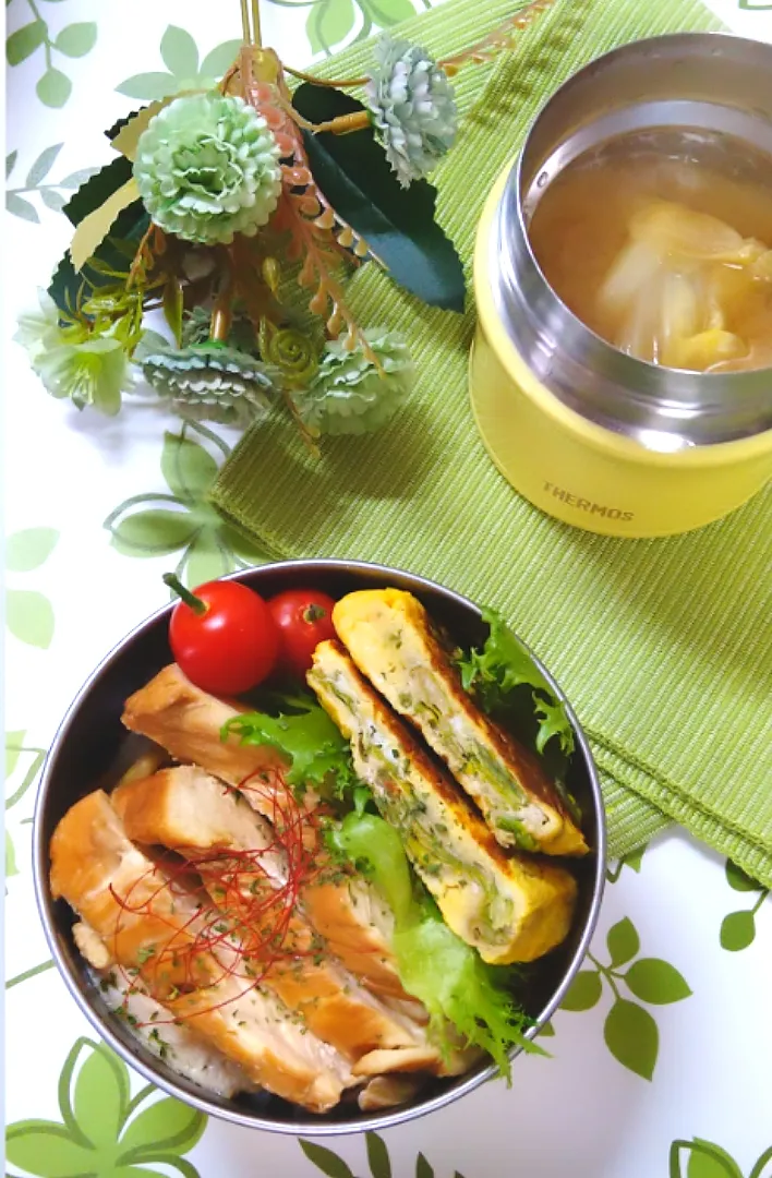 ぽき。さんの料理 葉っぱも無駄なくおいしく♡息子もパクパクシャキシャキセロリの卵焼き。|fumiさん