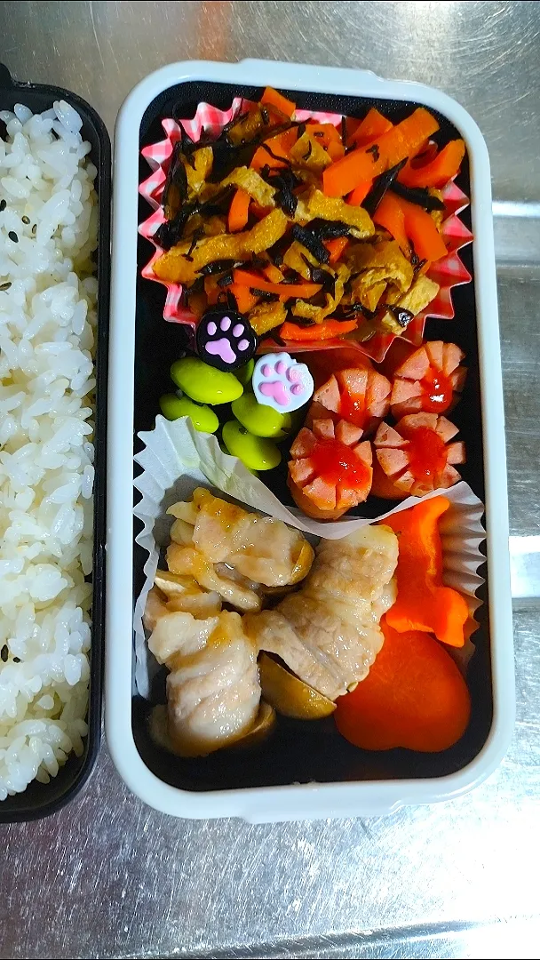 旦那弁当　2021/3/10

しめじの肉巻き
にんじんのグラッセ
ウインナー
えだまめピック
ひじき煮|ユキヨメ♪さん