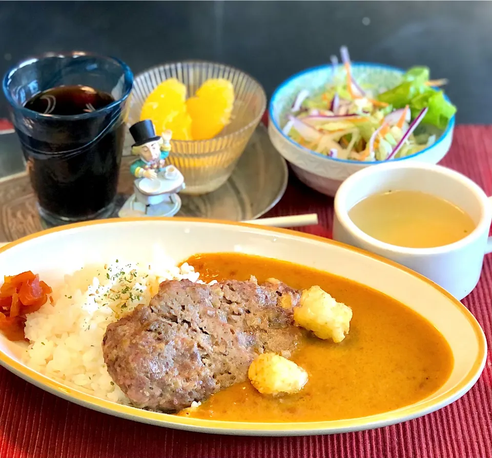 Snapdishの料理写真:ハンバーグカレー　Cook House Tsubaki|Toshimasa Chibaさん