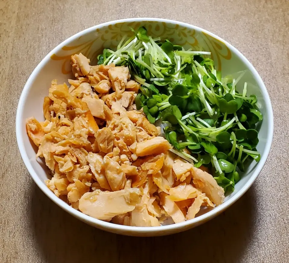 鮭とカイワレの丼|ナナさん