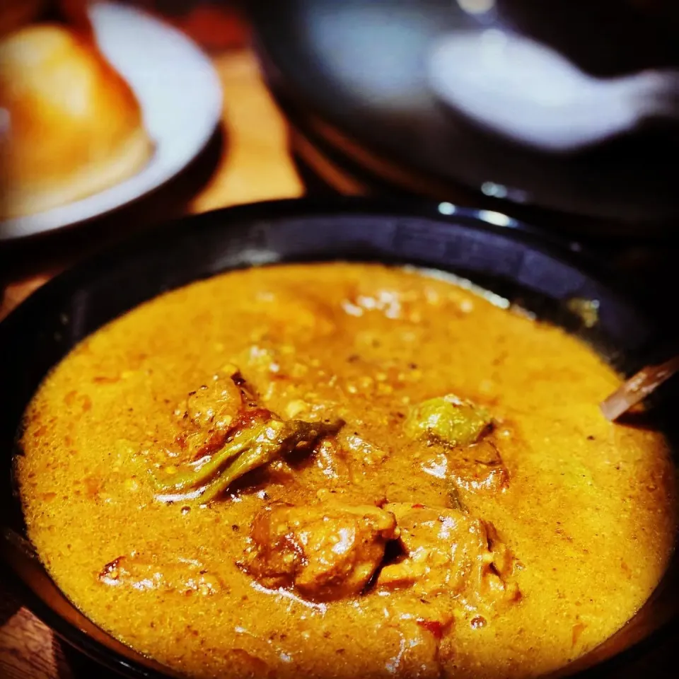 Hot Butter Chicken Curry cooked in Coconut milk with Steamed Japanese Rice 
#chickencurry #rice #homecooking #chefemanuel  #ilovecooking|Emanuel Hayashiさん