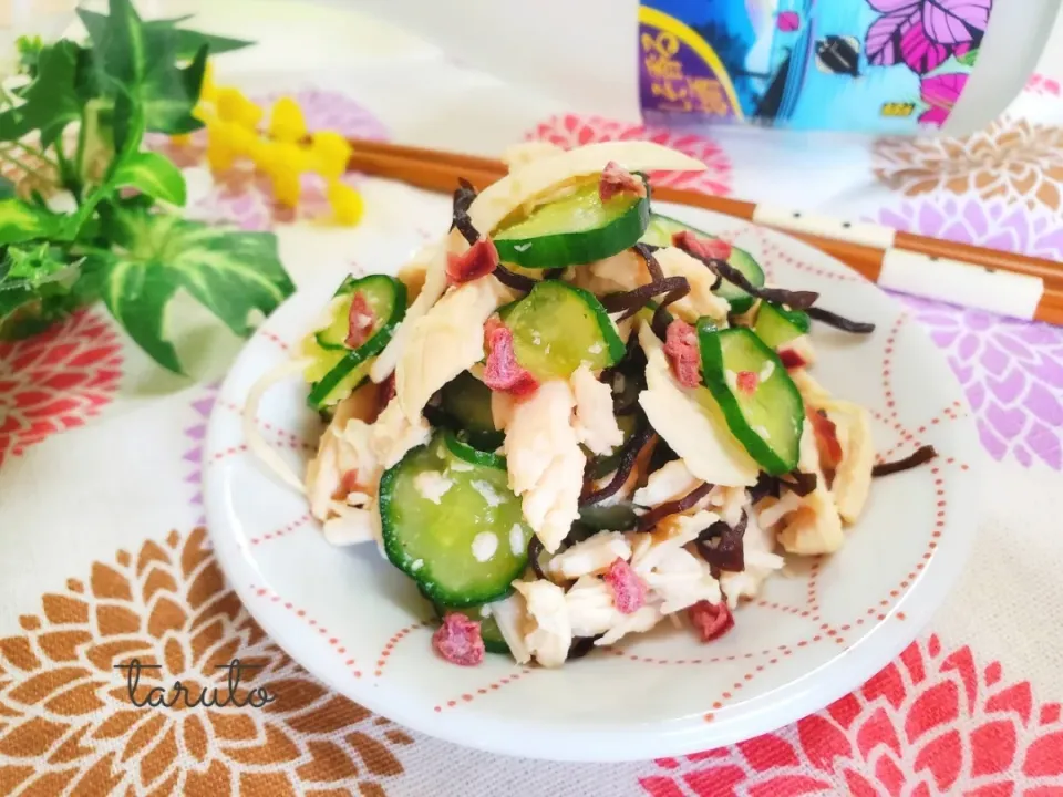 おかちさんの料理 きゅうりとサラダチキンのうめこ和え🍀|taruto⭐️さん