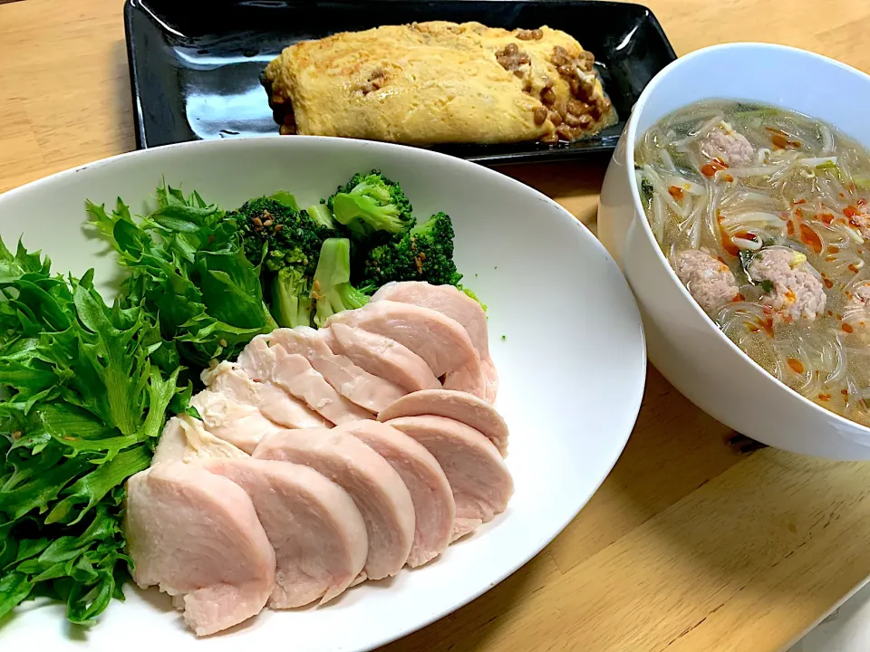 サラダチキン　豚団子の春雨スープ　納豆オムレツ|ゆさん