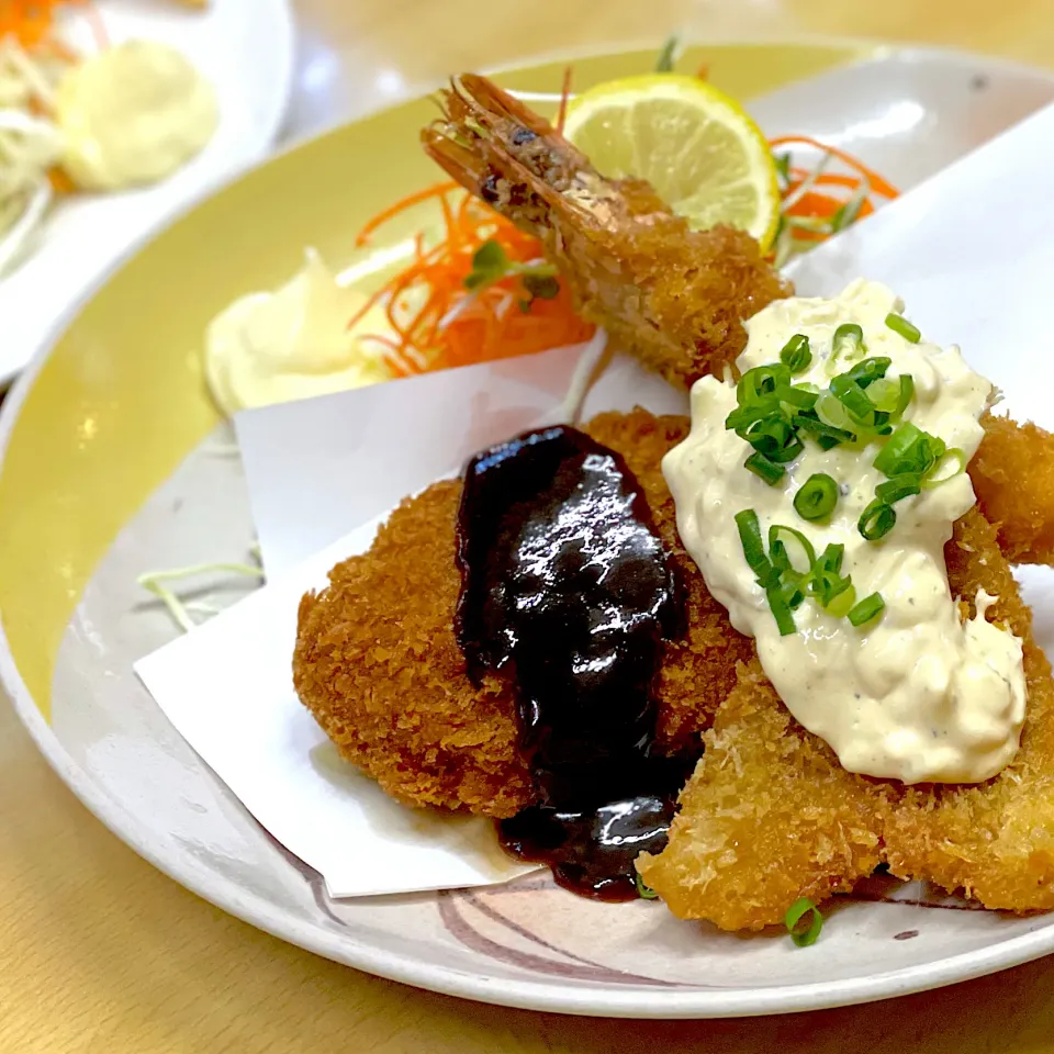 車やフライ定食、でかいエビ、白身フライ、メンチカツ！|ひろゆきさん