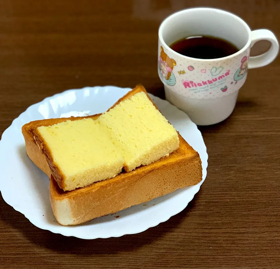 今朝はカステラ乗せパン🍞|sakiさん