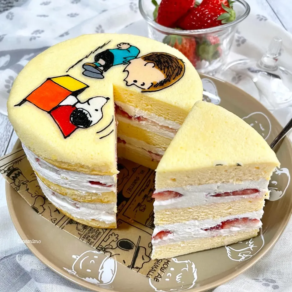 Snapdishの料理写真:いちごケーキ カット面|namimoさん