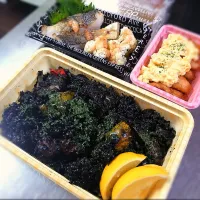 Snapdishの料理写真:3月11日のお弁当

・イカスミのパエージャ
・鶏肉のフリッタータルタルソース添え
・タラのムニエル|acoさん