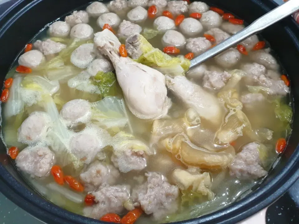 Snapdishの料理写真:envymaqueen's dish Fish Maw Chicken Soup|envymaqueenさん