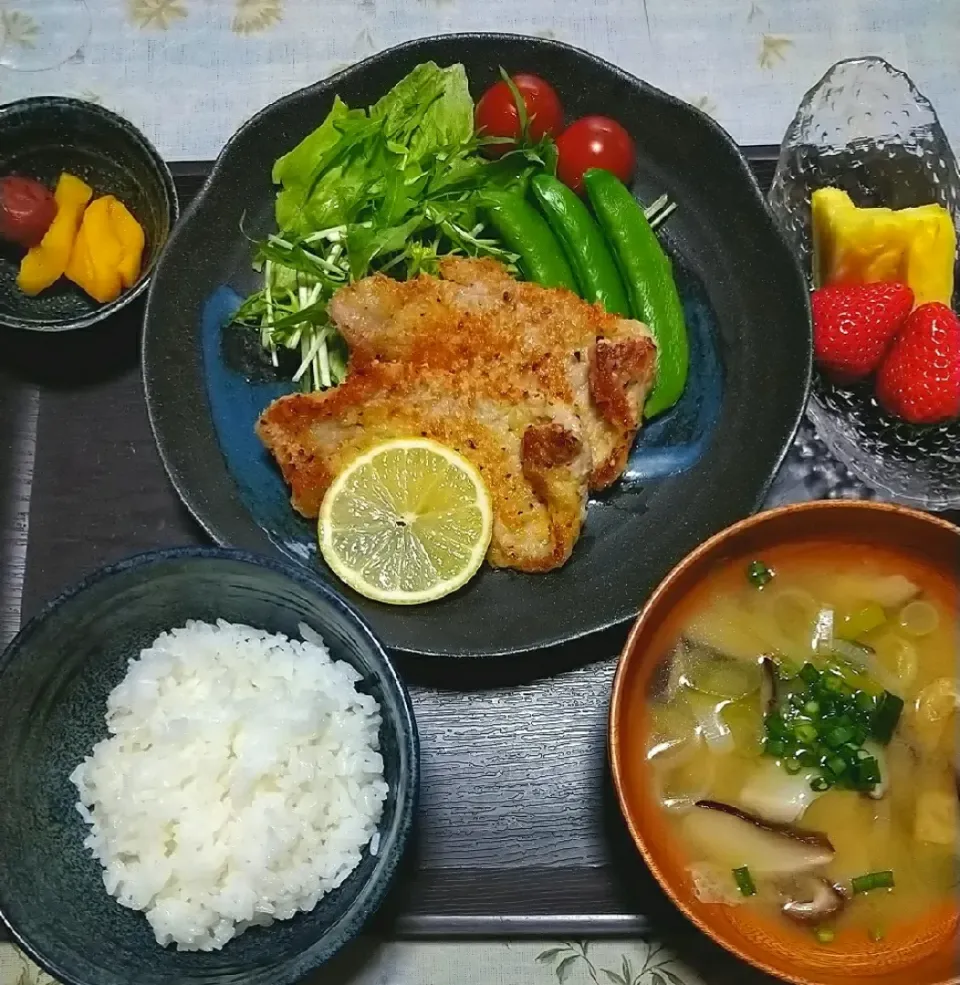 カツレツ・椎茸の味噌汁
定食風にして…|cheryl_tasteさん