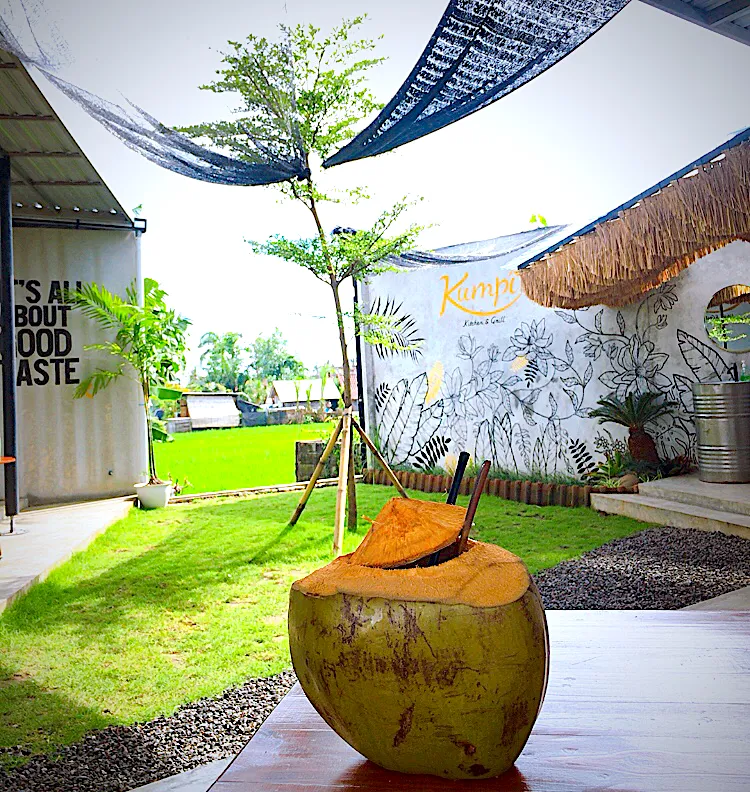 Coconut at @kumpikitchenandgrill 📍Canggu, Bali, Indonesia|Kumpi Kitchen and Grillさん