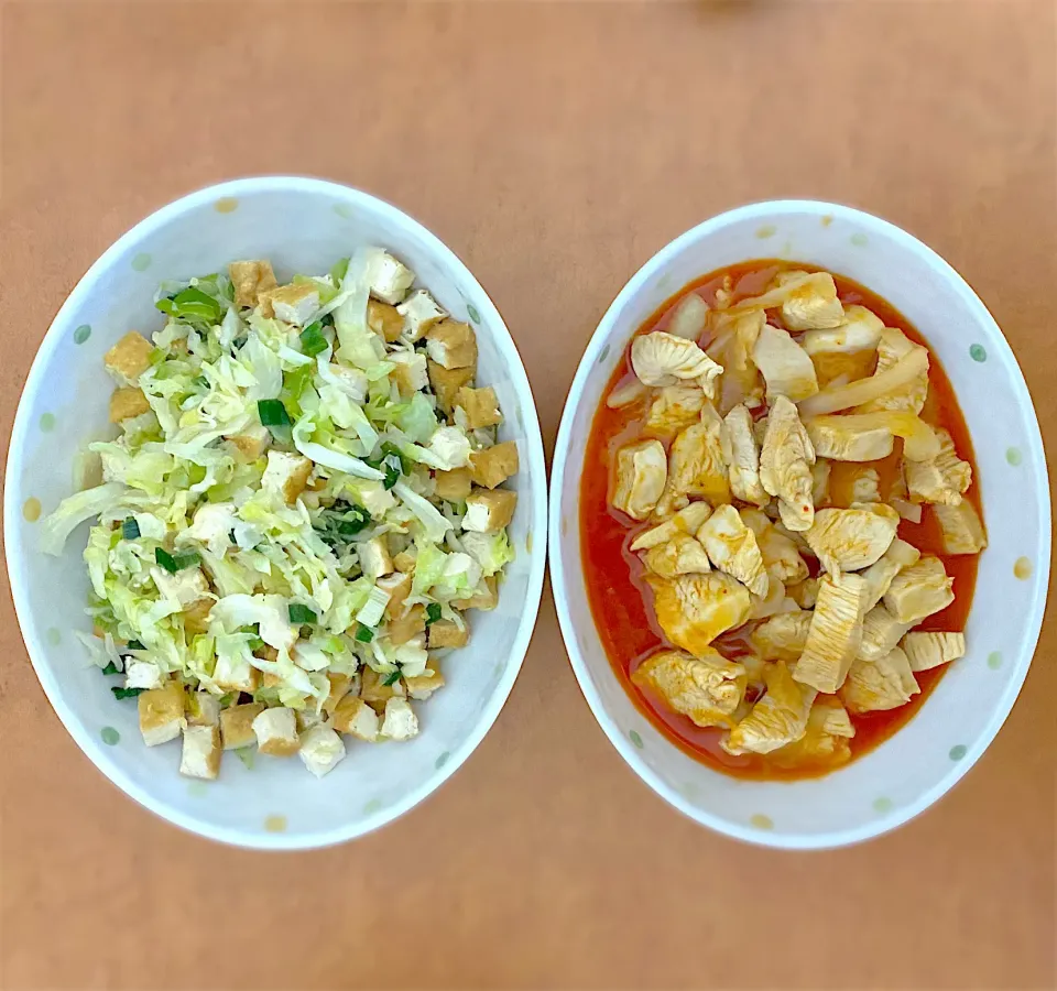 Dinner’ menu: fried chicken with thai spicy curry sauce and cabbage with fried tofu. Itadakimasu|MI 「いどりす」さん