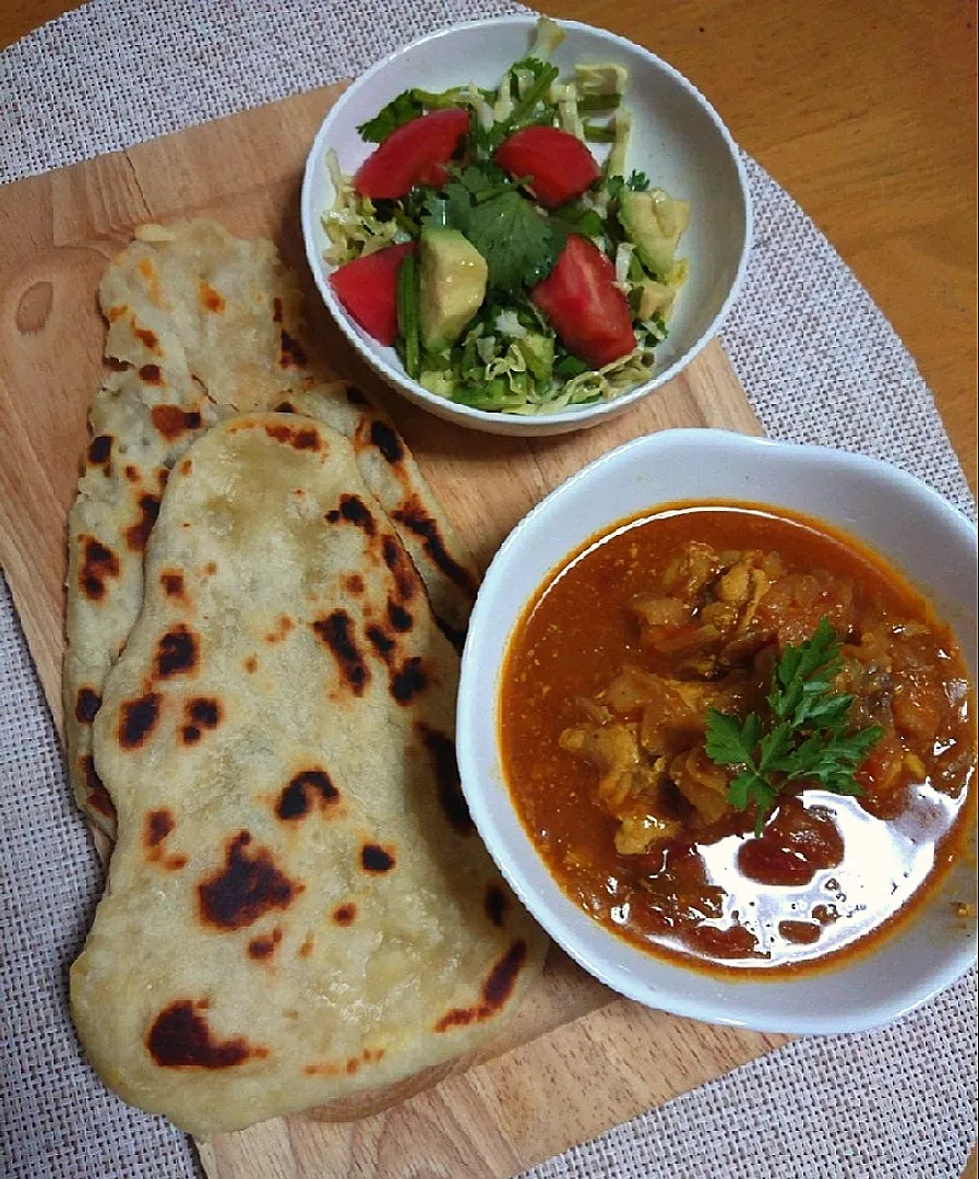 チキンカレー  バターナン  パクチーサラダ|よしみさん