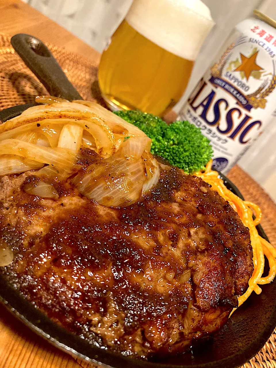 Snapdishの料理写真:ハンバーグ😋🍻💕✨とサッポロクラシック😍|アイさん