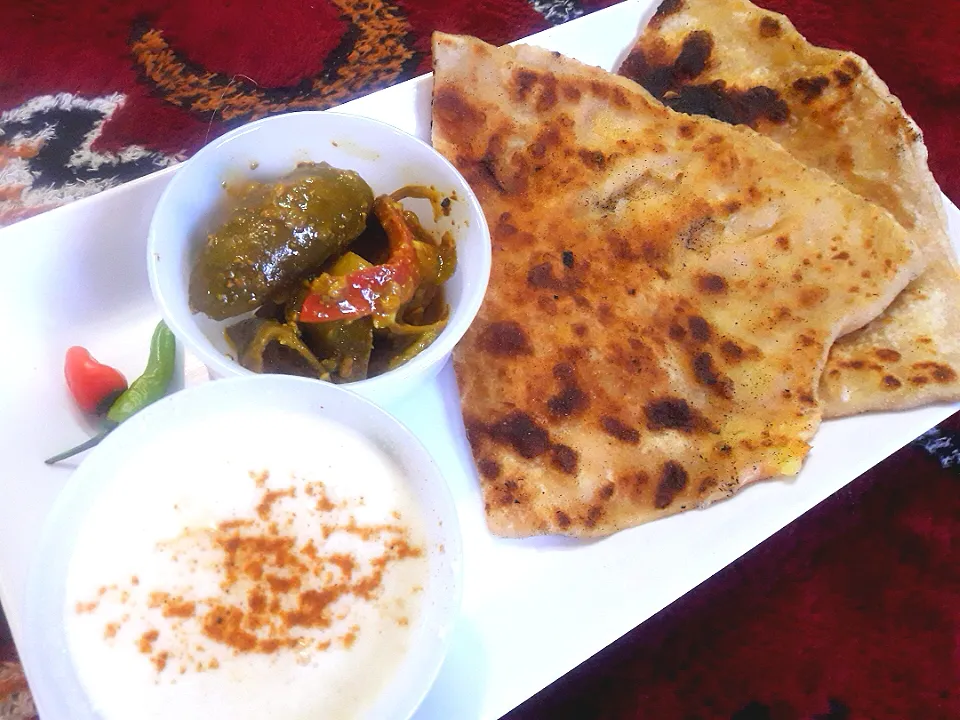 Snapdishの料理写真:potato cheese paratha|nidajunaidさん