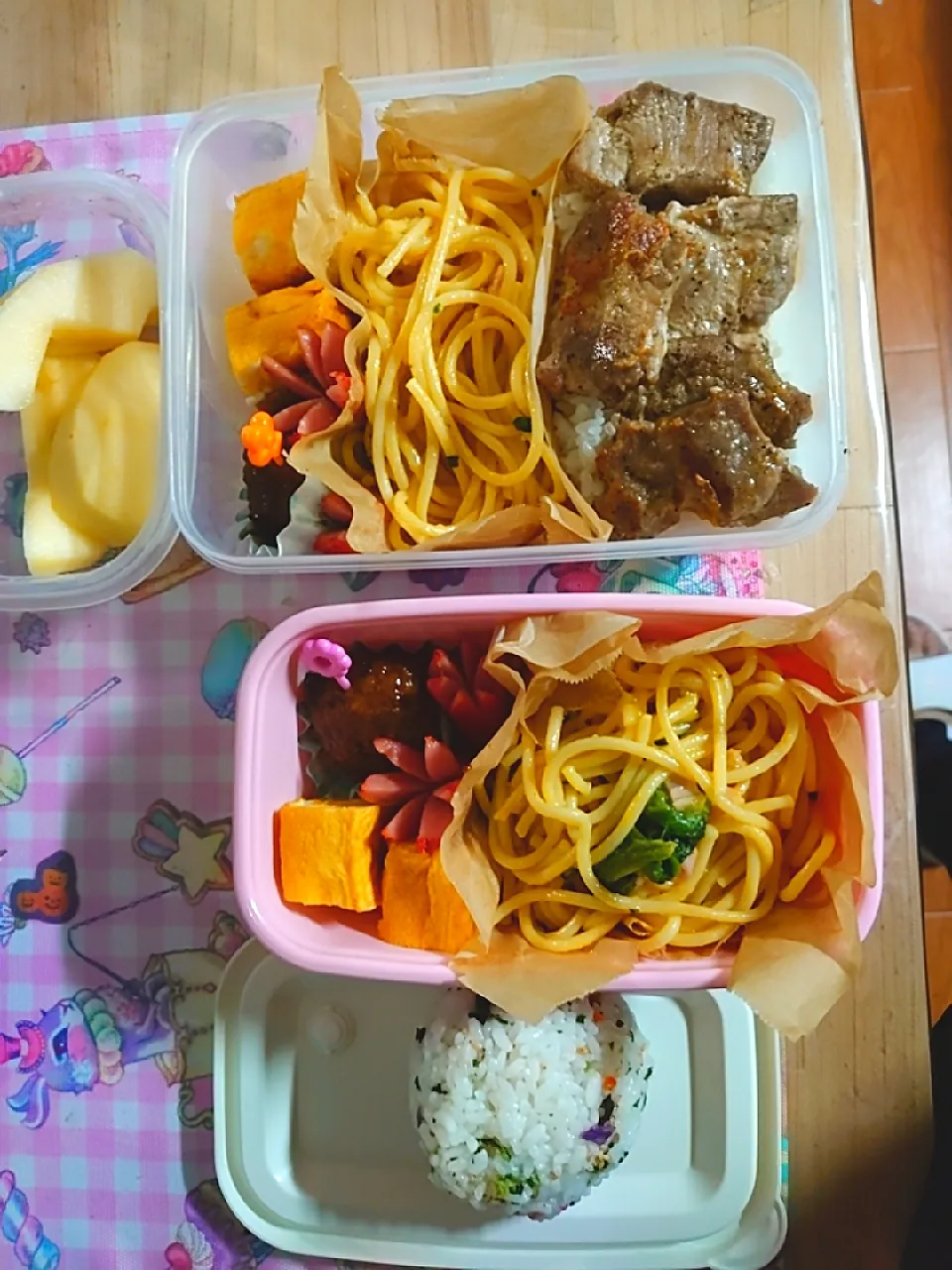 Snapdishの料理写真:2021年03月12日
冷蔵庫にある物で弁当🍱|むさわか☘️さん