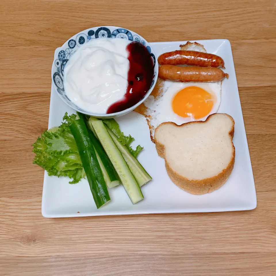 朝ごはんは、熊さんパンワンプレート^ ^|ヤマネコさん