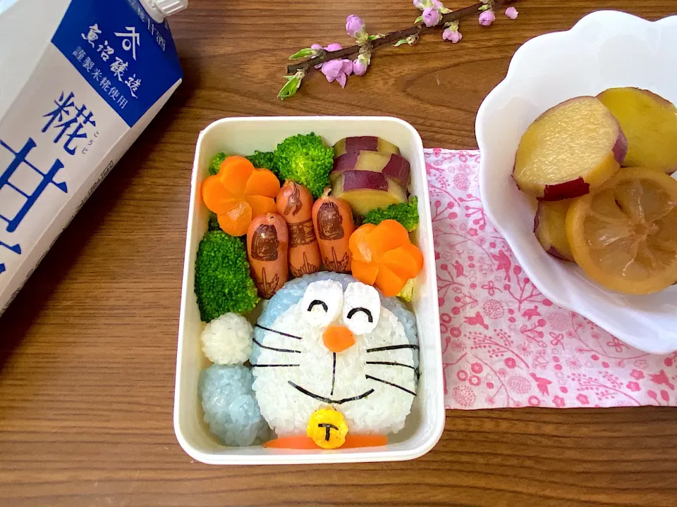 Snapdishの料理写真:幼稚園弁当🍙糀甘酒でさつま芋のレモン煮|＊k＊さん