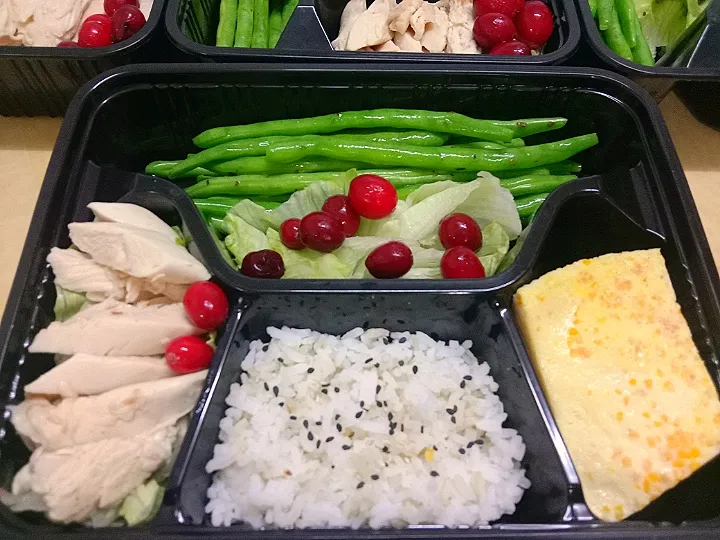 Healthy Lunch Box
@Haricot Vert with Butter
@Pumpkin stim egg
@pan fry chicken breast
@cranberry @lettuce
@rice|steady chanさん