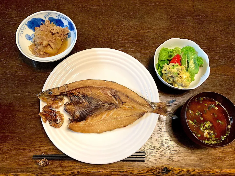 ニシンの干物、肉じゃが、グリンサラダ、お味噌汁|カドラさん