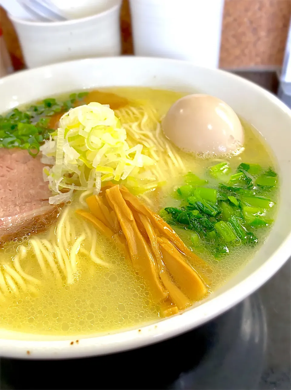 鶏白湯塩ラーメン大盛り　味玉トッピング|いさかつさん