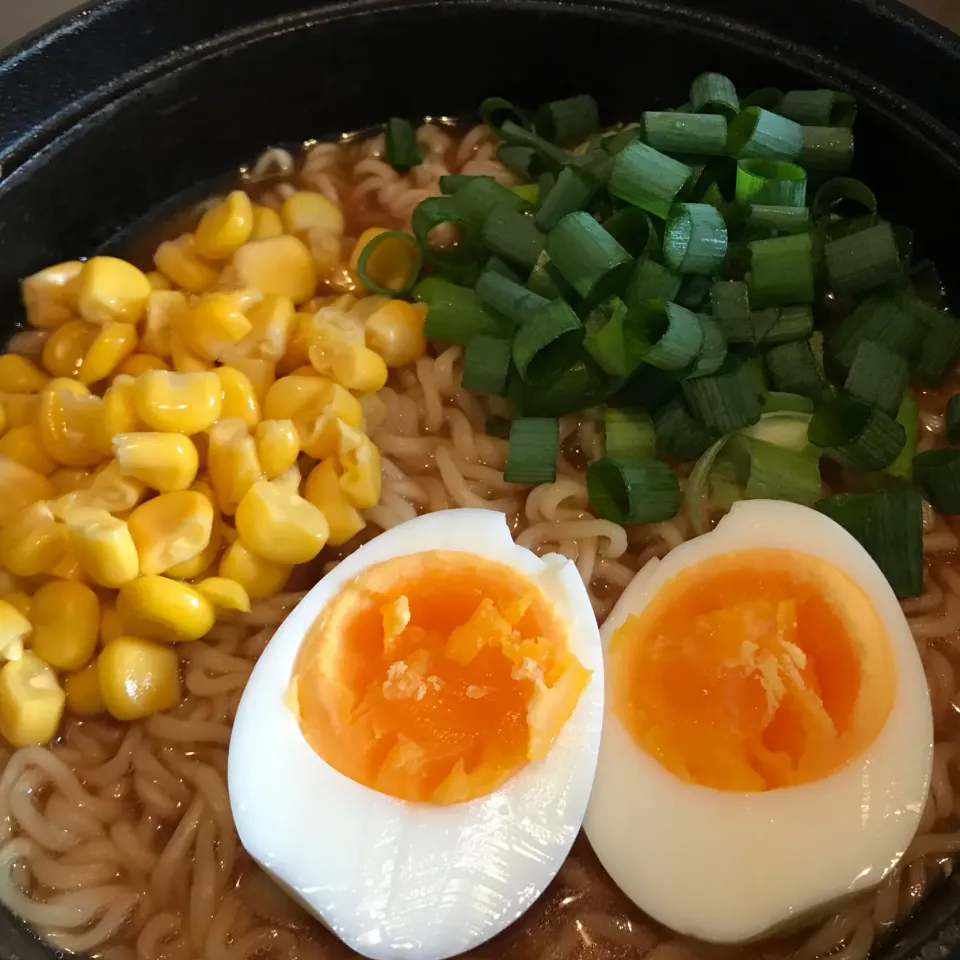 Snapdishの料理写真:サッポロ一番みそラーメン|sanaeさん