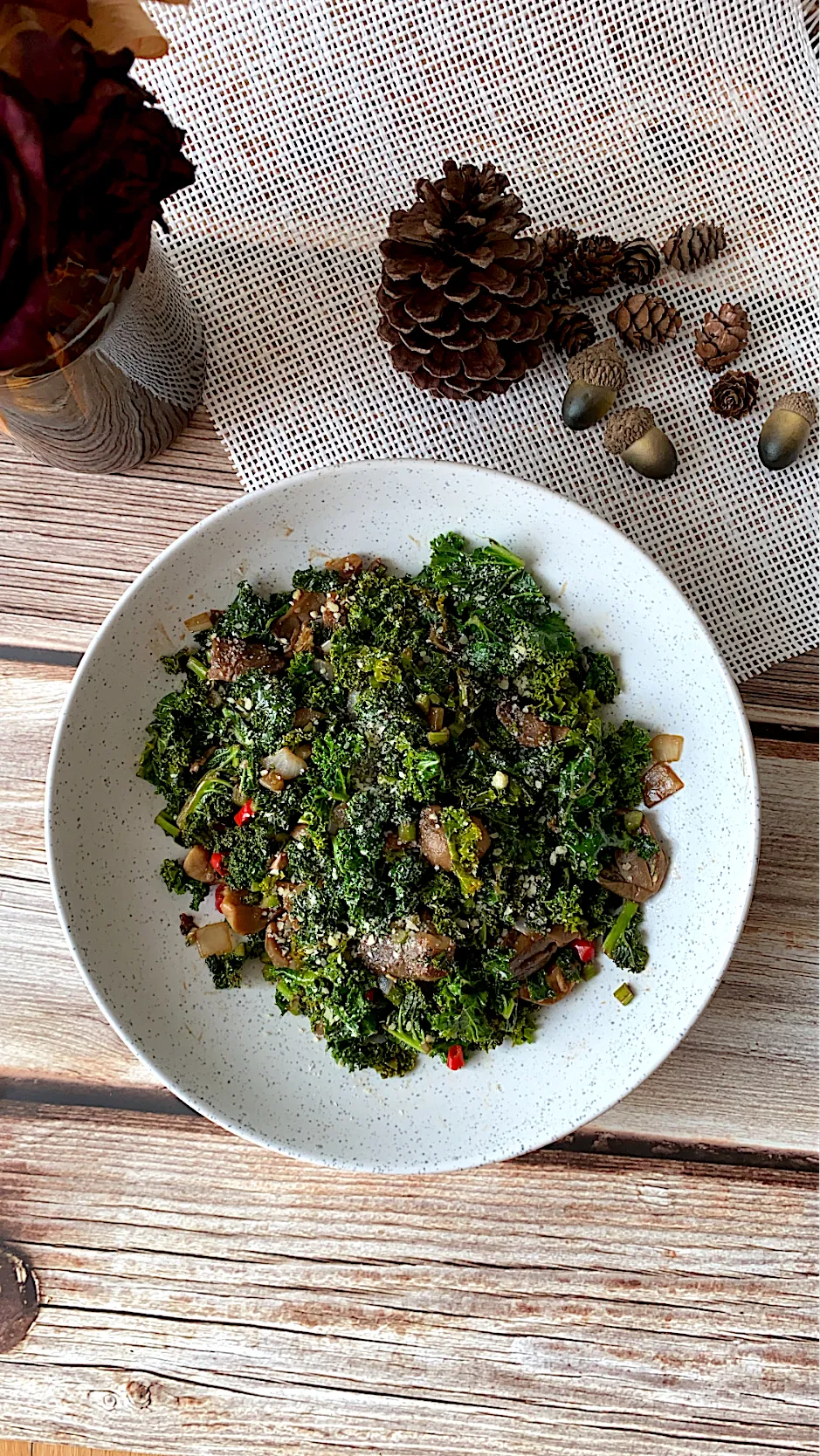 Warm Balsamic Kale Salad|Natchy🦋さん