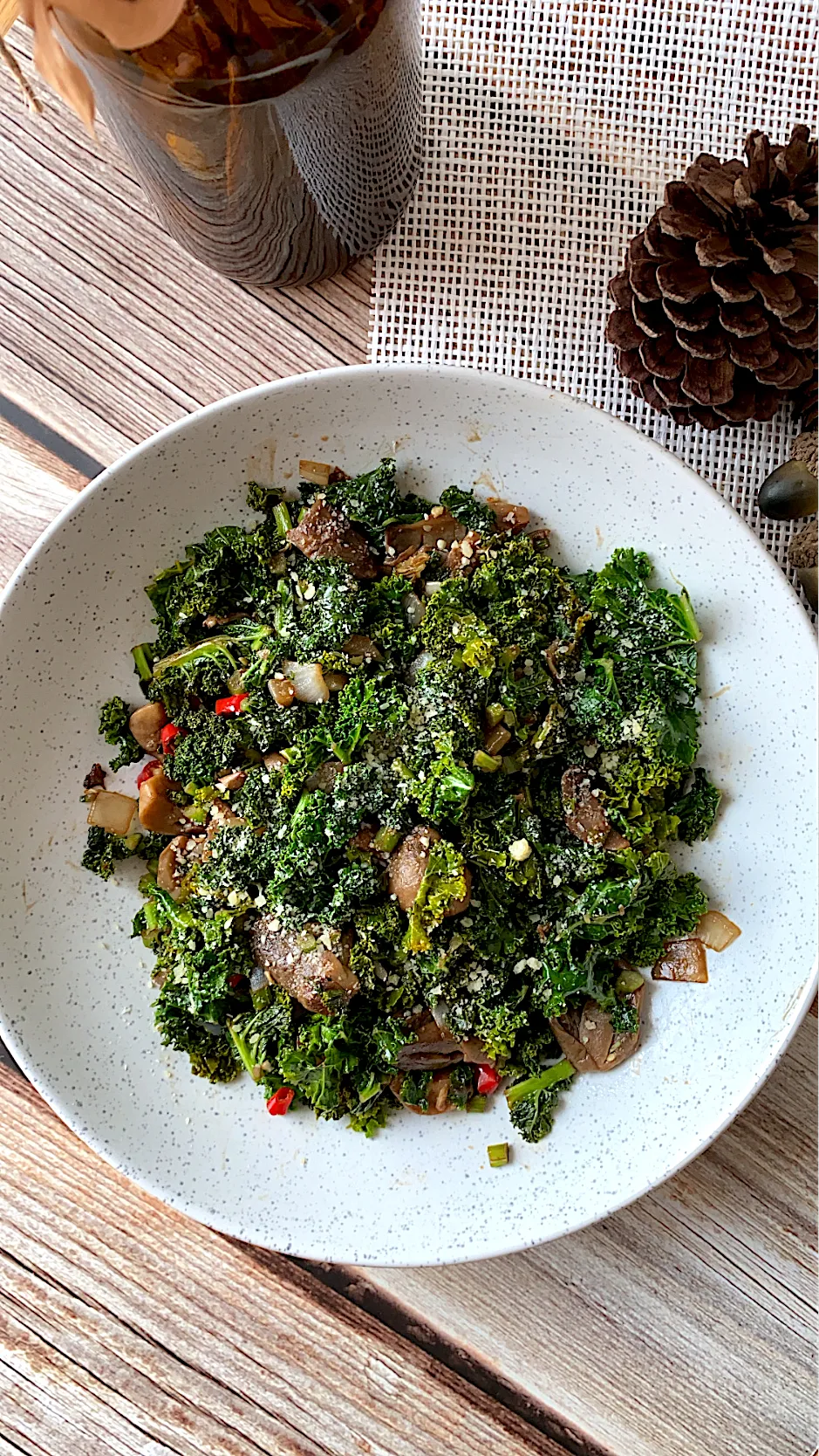 Warm Balsamic Kale Salad|Natchy🦋さん