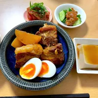 Snapdishの料理写真:角煮定食|みーさん