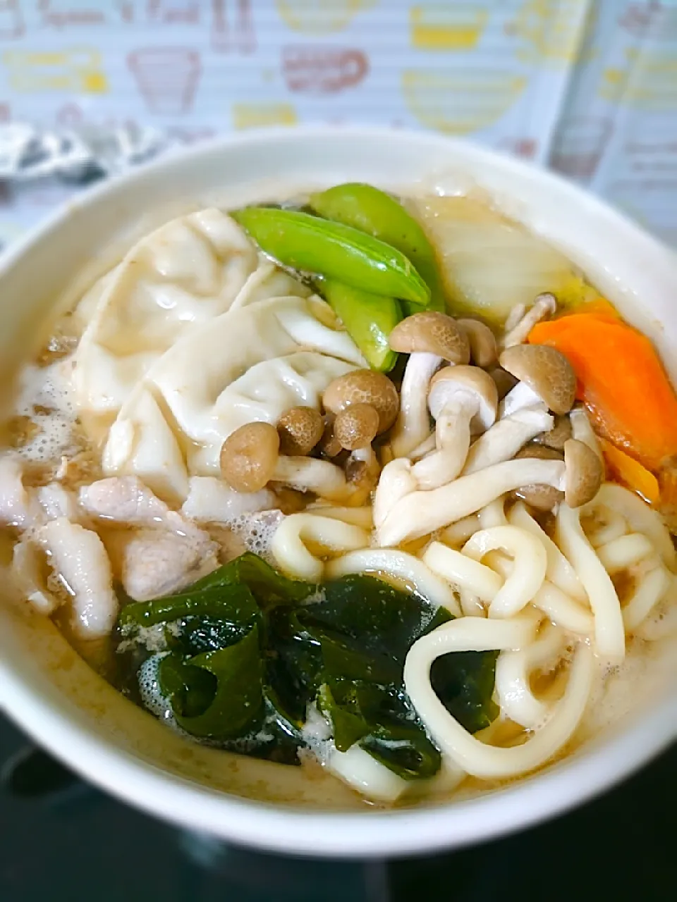 夫用餃子鍋
野菜嫌いなので、鍋にしてつります😅    

追伸
完食しました❗|🍒ふみりん🍒さん