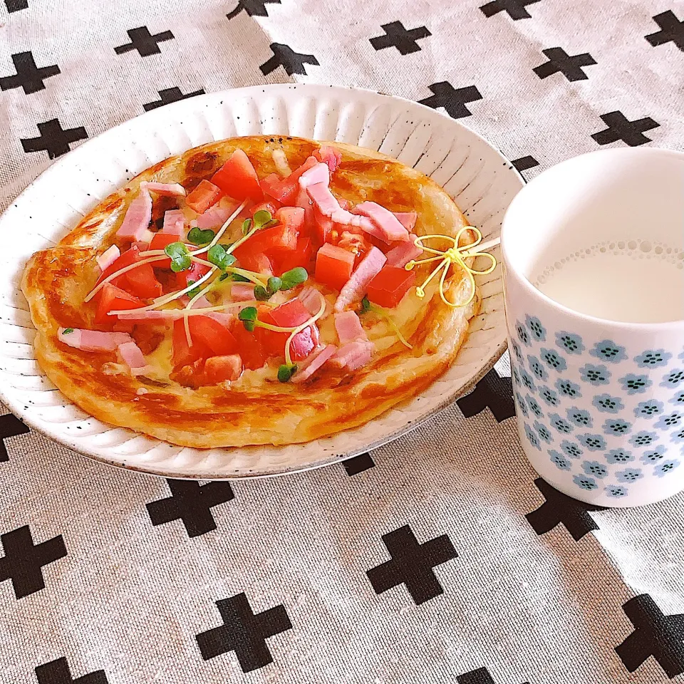 Snapdishの料理写真:業務スーパーの薄焼き餅ピザ風|＊Aloha＊さん