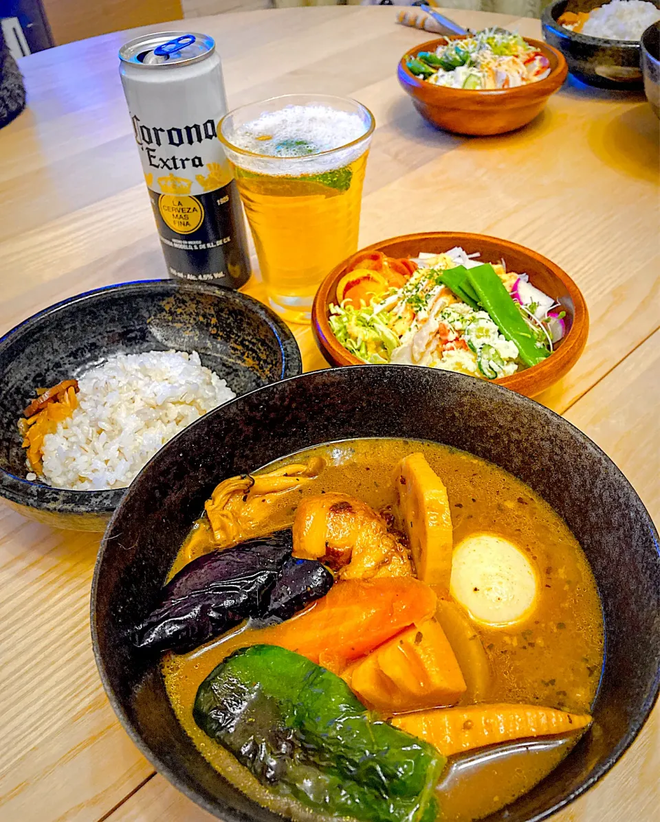 今日の夕食　豚の角煮のスープカレー　サラダ　もち麦ご飯|ふわ猫はなちゃんさん