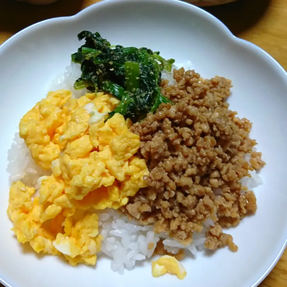 Snapdishの料理写真:三色丼|しまだ ちえこさん