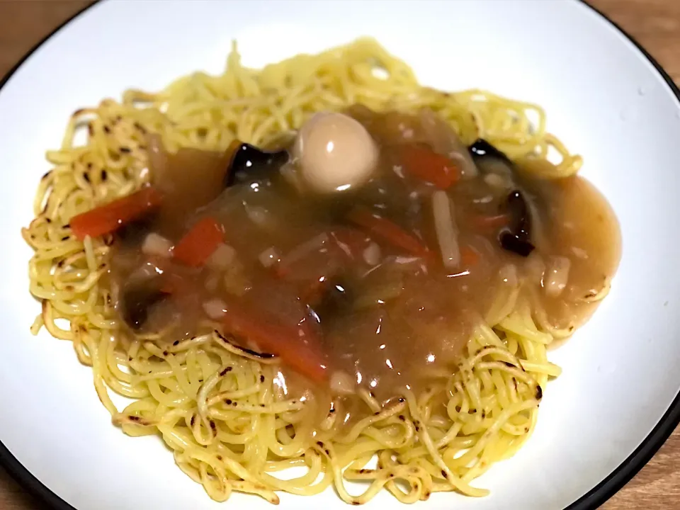 ☆レトルト中華丼で簡単あんかけ焼きそば|まぁたんさん