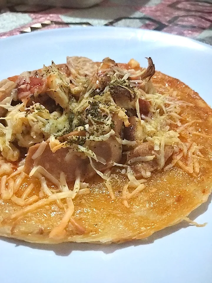 Snapdishの料理写真:Roti Canai Pizza 🍕|adizeeyahさん