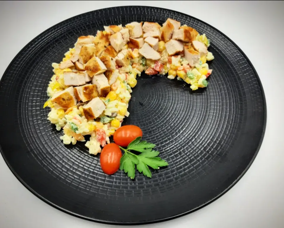 chicken salad with Rice and veggies|Στελλα Καραπετακουさん