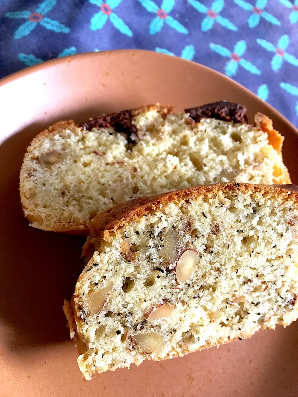 チョコとくるみのパウンドケーキ、紅茶とミックスナッツのパウンドケーキ☺︎♥️|さくたえさん