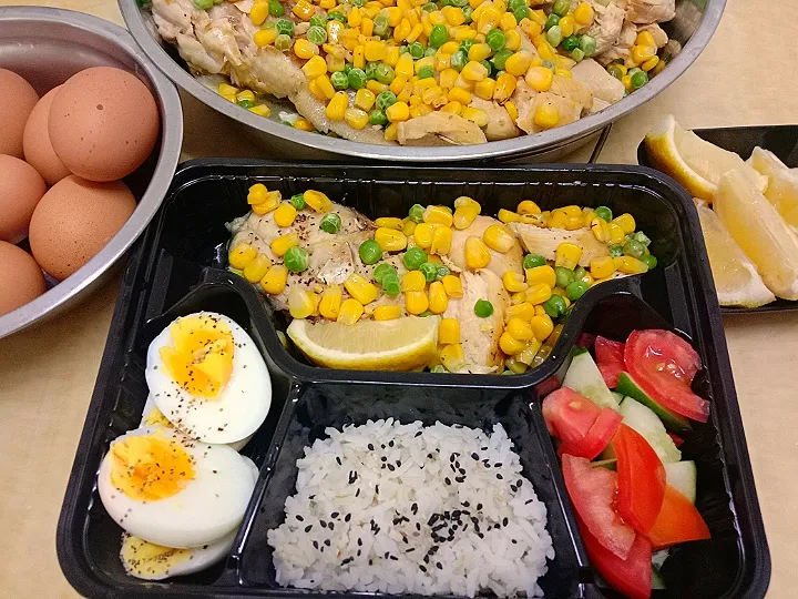 Snapdishの料理写真:Healthy Lunch Box
💕Today Special💕
@Olive oil pan fry Fish
@Butter pan fry Chicken Breast
@Corn and Green bean
@half boil Rgg
@Japanese Cucumber and Tomatoes salad @Rice|steady chanさん