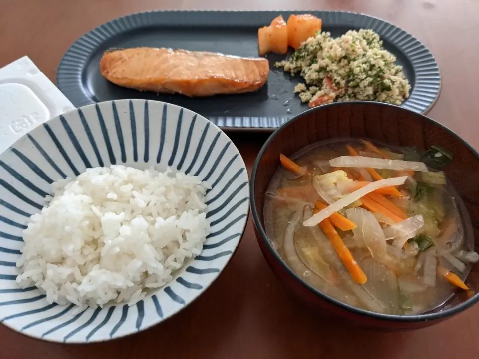 Snapdishの料理写真:焼き魚定食風 朝ご飯|Yasuko's Dayさん