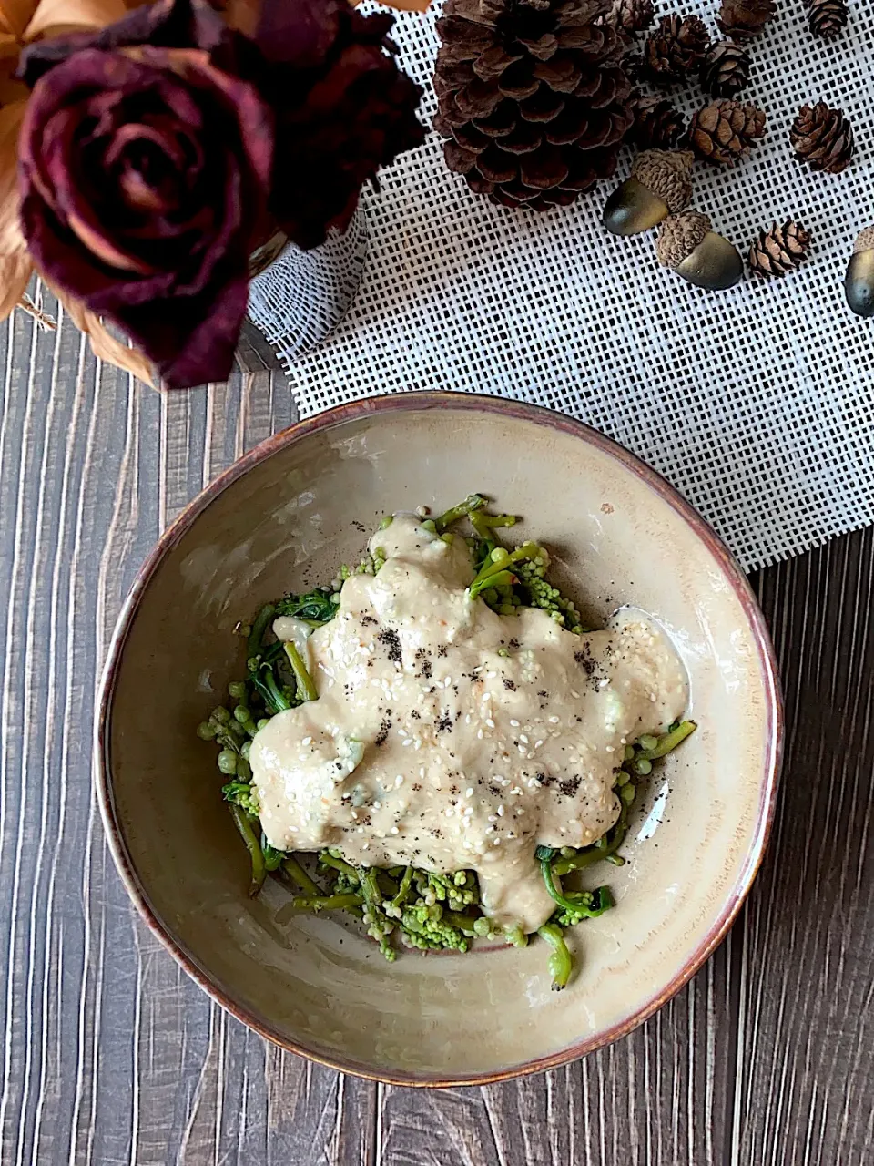 Malabar spinach Flower Salad with Sesame Dressing.|Natchy🦋さん