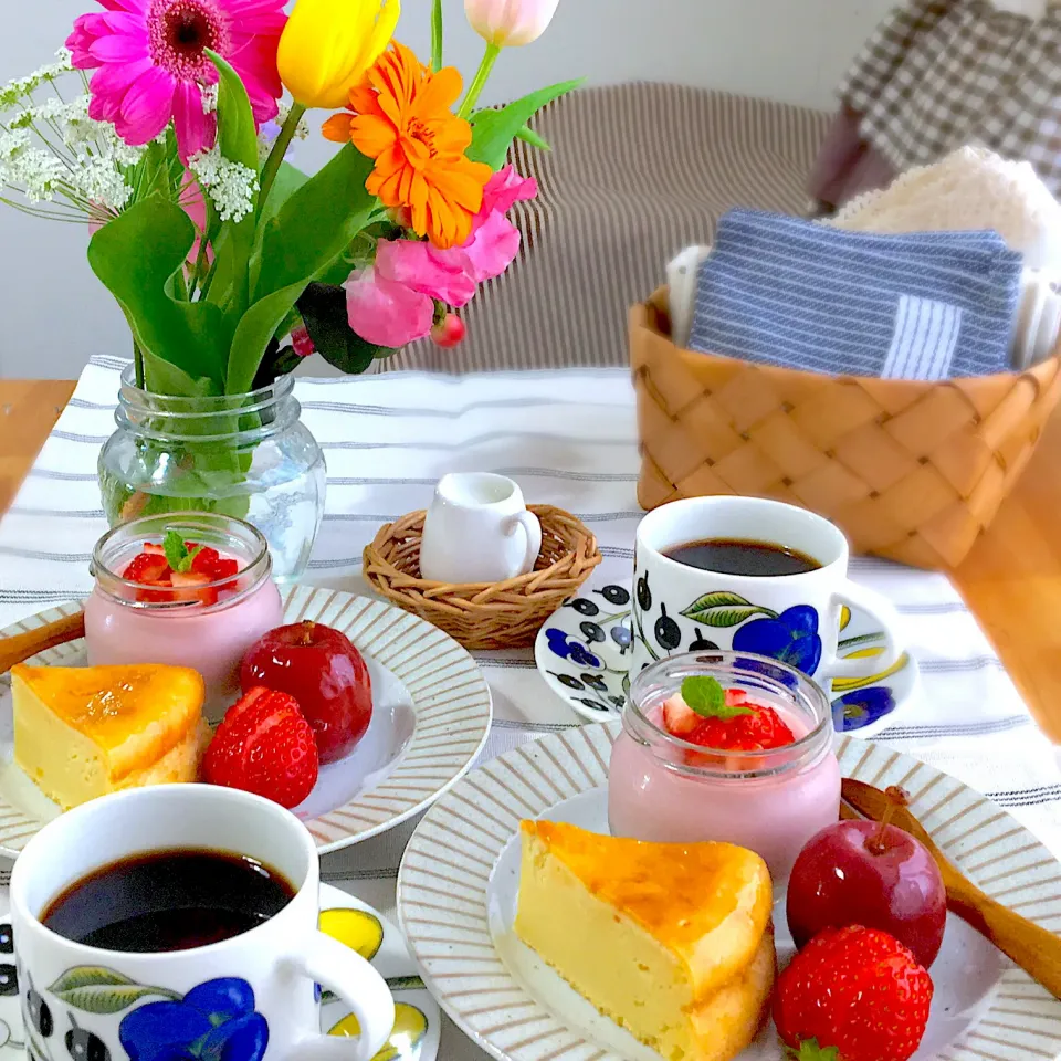 Snapdishの料理写真:ワンプレートのおやつ🍰🍓🍮☕️⋆*|mou mouさん