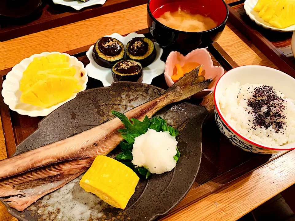 我が家の晩ごはん🍚大きなホッケだから半分こ🐟茄子のしぎ焼き🍆|いちごさん