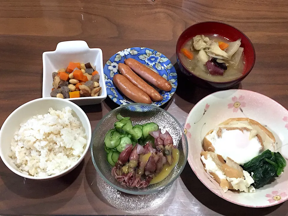 ホタルイカの酢の物 車麩の巣ごもり卵 豚汁 ボイルウィンナー 五目豆|おさむん17さん