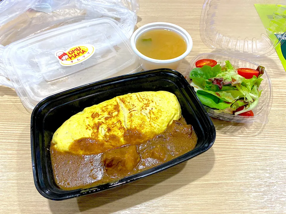 Snapdishの料理写真:Omelette rice with Australian wagyu|skyblueさん