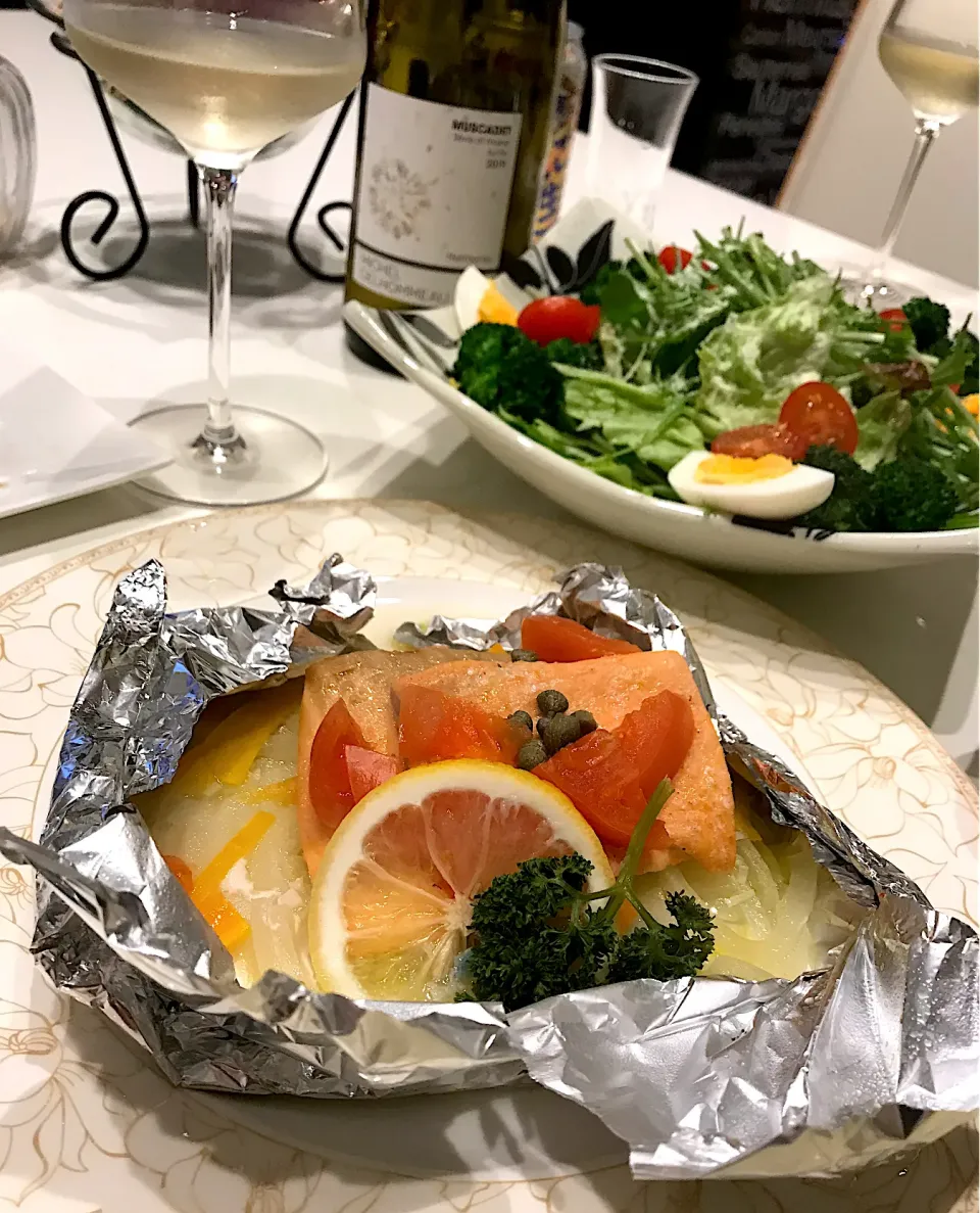 Snapdishの料理写真:サーモンのホイル包み焼き➰🥂|ナムナムさん