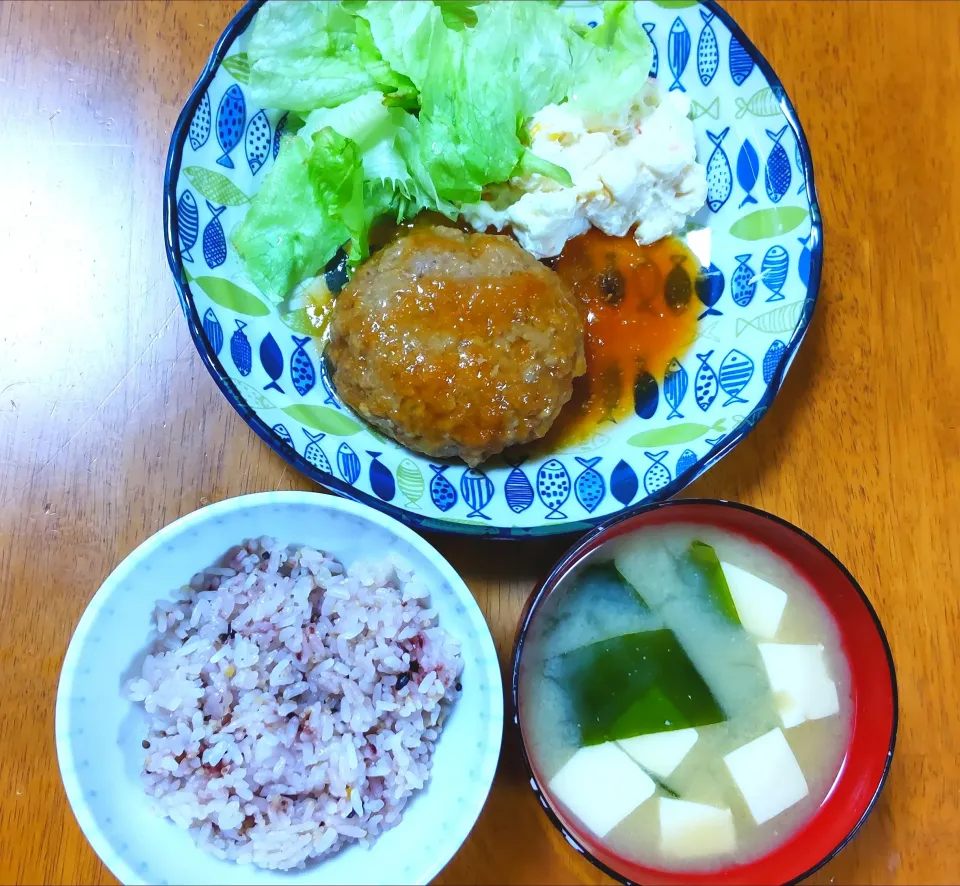 ３月５日　和風おろしハンバーグ　マカロニサラダ　豆腐とわかめのお味噌汁|いもこ。さん