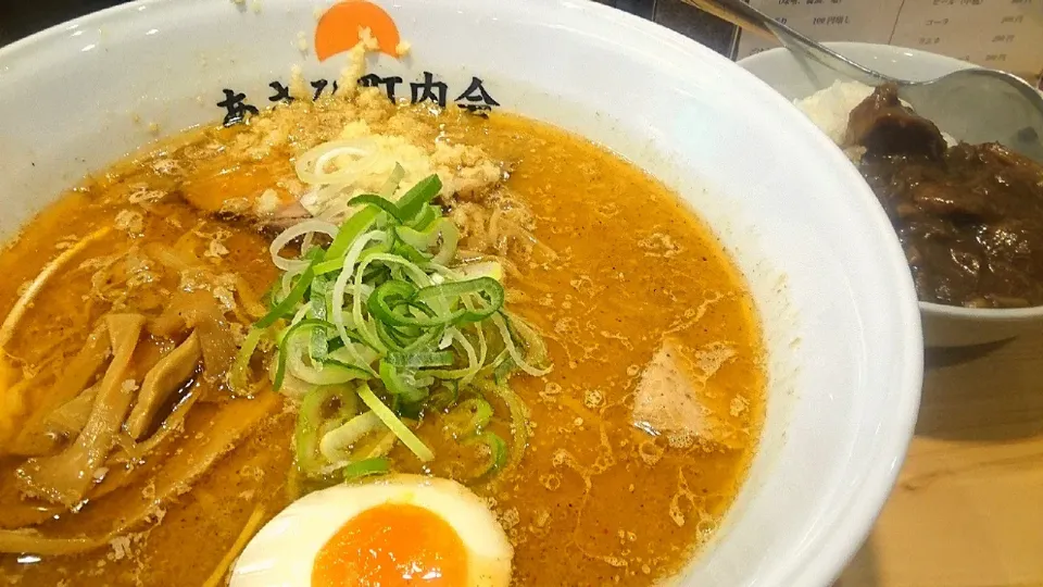 【新定番メニュー登場】
あさひ町内会
20年前に恋した味噌ラーメン
(900円、生姜多め)
＋ミニカレー（300円）
＠板橋区役所前4分
（赤羽から徒歩47分）
21056|大脇さん