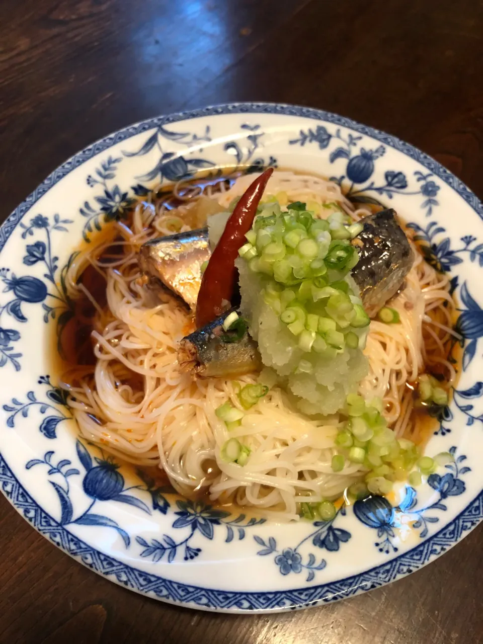 ピリ辛イワシ缶をオン•ザ•素麺！|さんだーさん