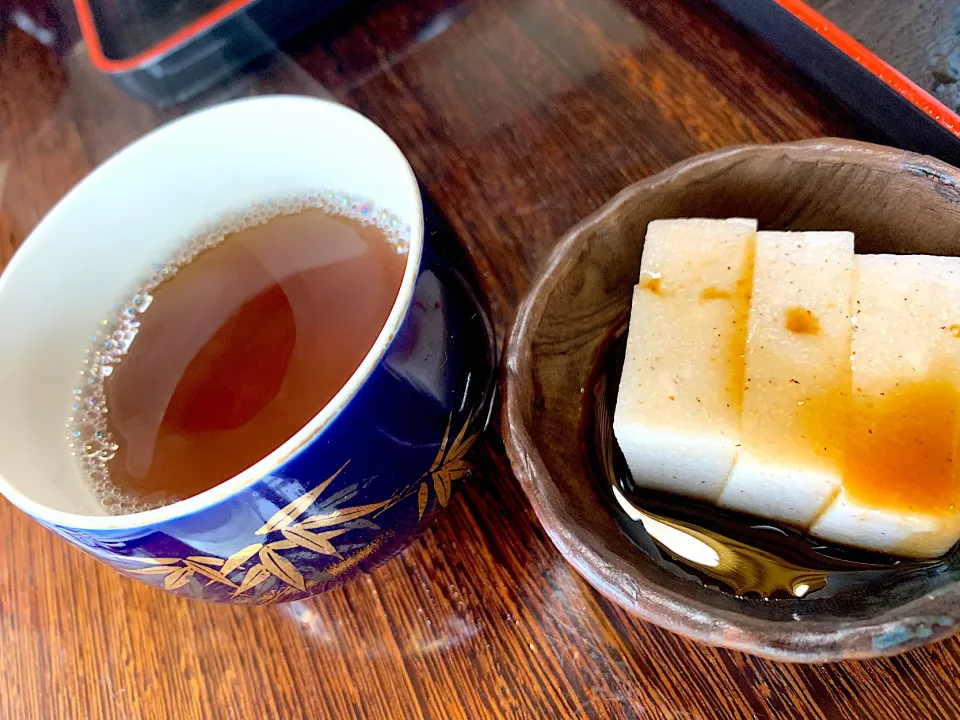 黒蜜蕎麦豆腐とホット麦茶|きらさん