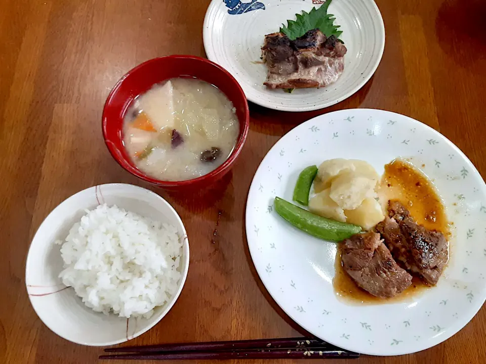 息子のお土産&リクエストで昼ご飯|sakuramochiさん