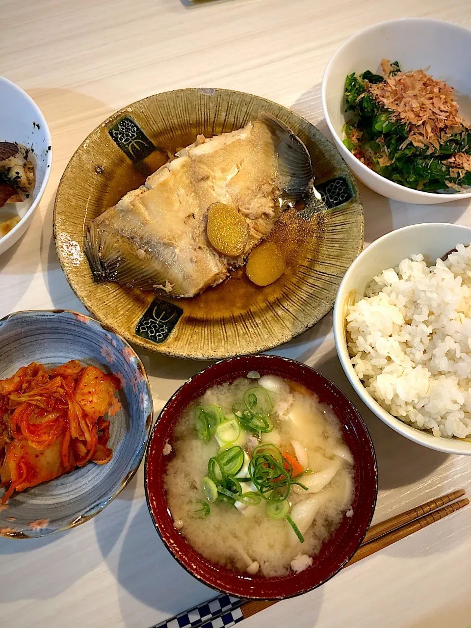 煮魚　キムチ　水かけ菜　味噌汁|キヨさん